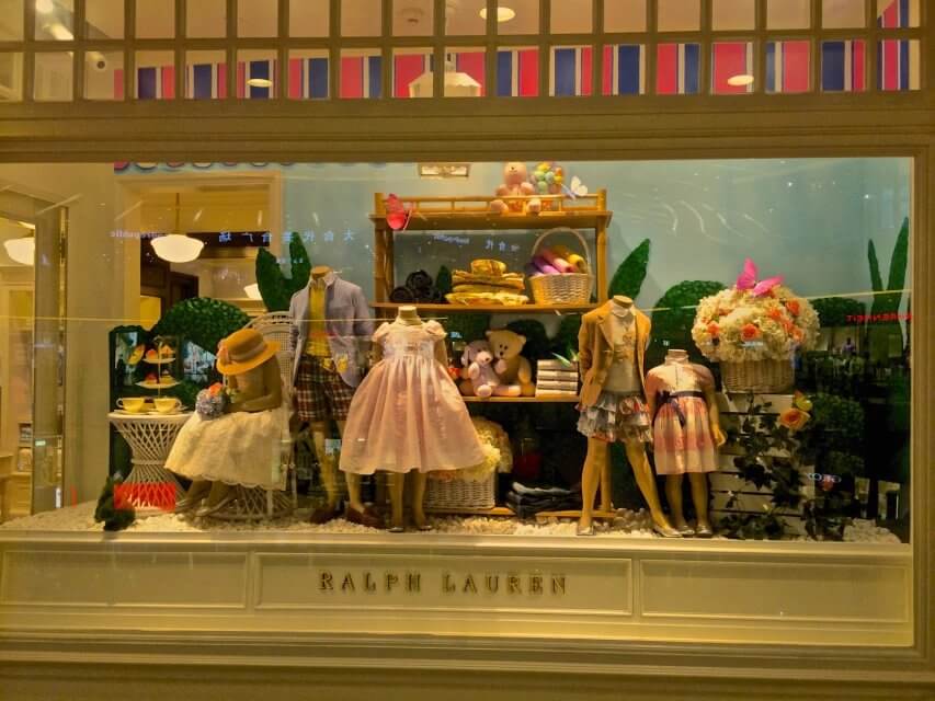 Ralf Lauren的童裝櫥窗，擺設得有點意思。